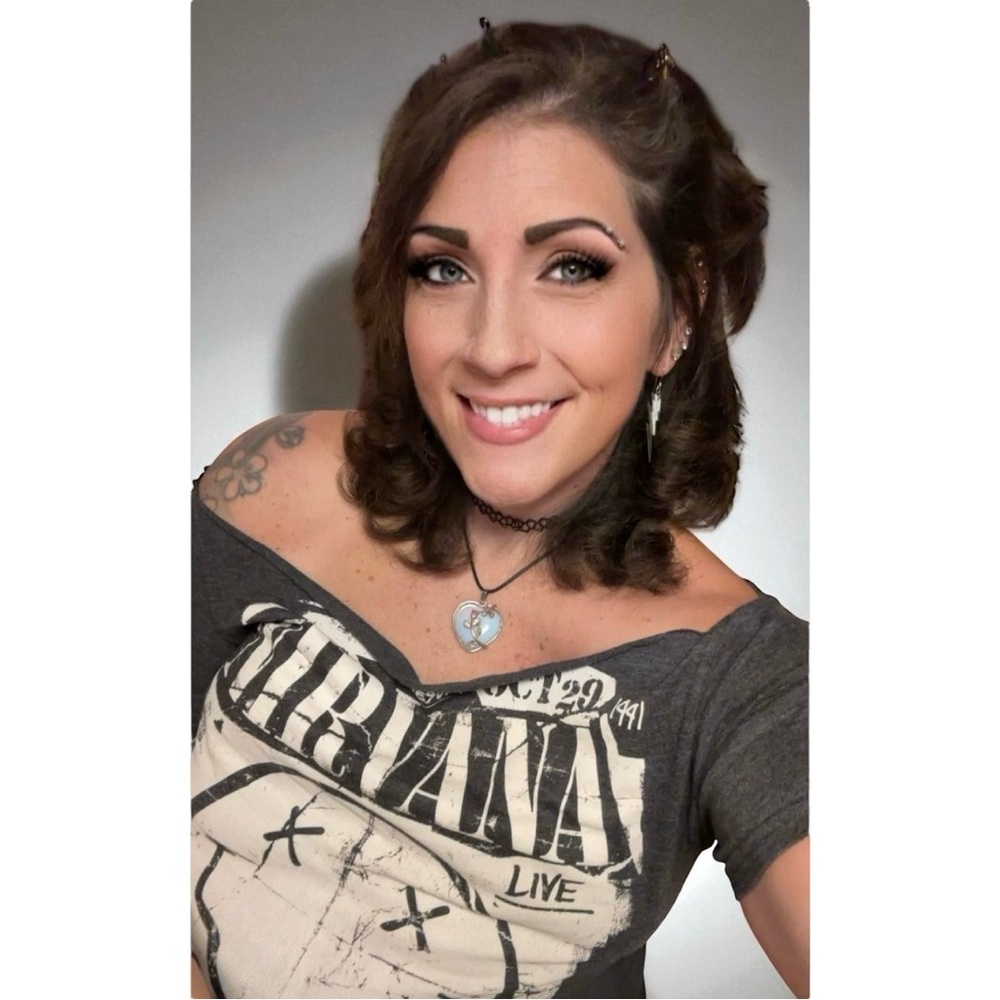 Hello & Welcome to My Closet! 😊 I Ship the Same/Next Day! 📦